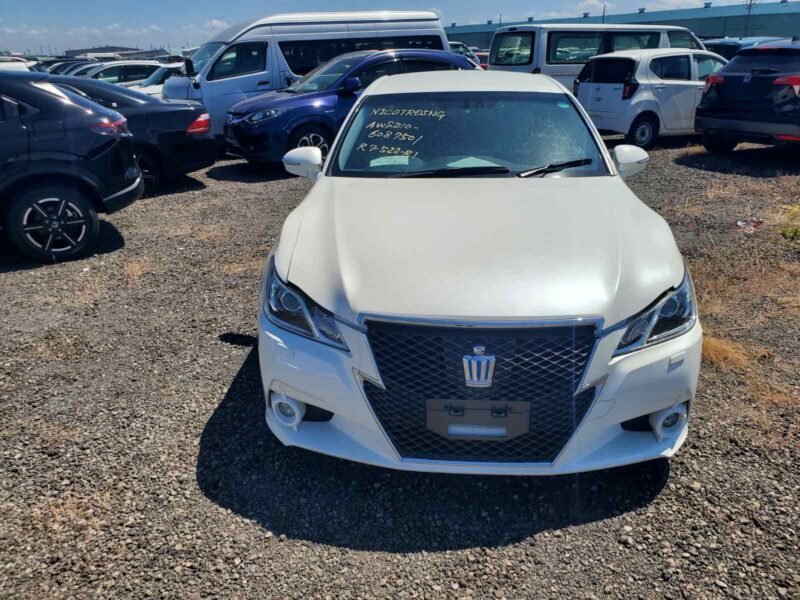 ✨ Toyota Crown Athlete 2015 Hybrid – Luxury & Economy ✨