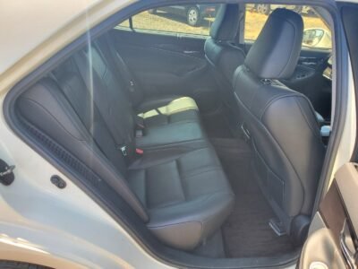 -- SOLD -- ✨ Toyota Crown Athlete 2015 Hybrid – Luxury & Economy ✨