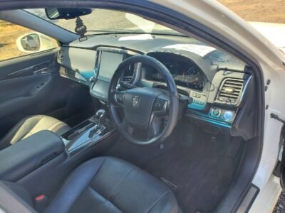 -- SOLD -- ✨ Toyota Crown Athlete 2015 Hybrid – Luxury & Economy ✨