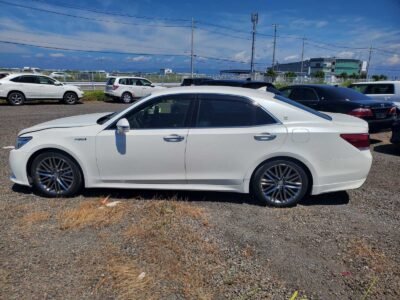 -- SOLD -- ✨ Toyota Crown Athlete 2015 Hybrid – Luxury & Economy ✨