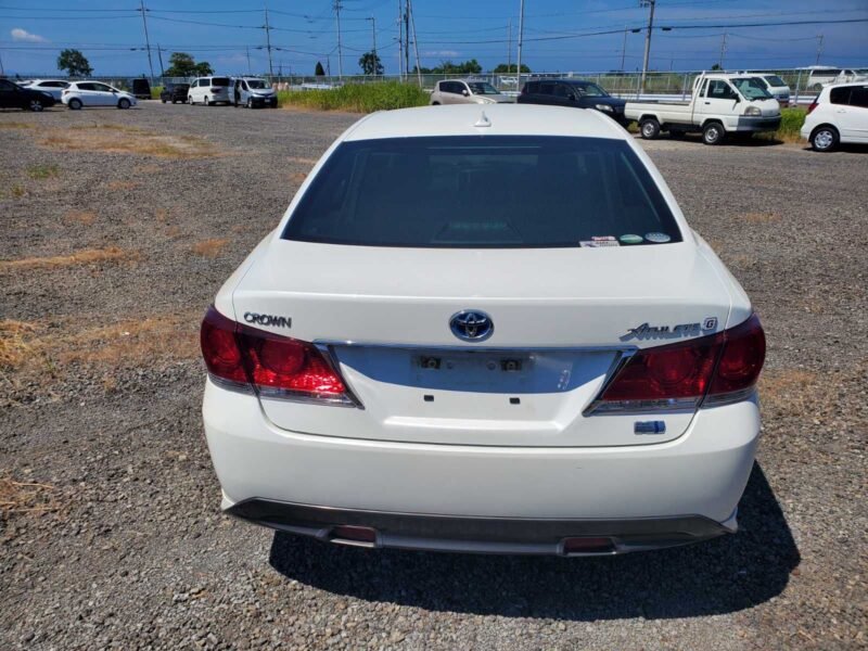 ✨ Toyota Crown Athlete 2015 Hybrid – Luxury & Economy ✨