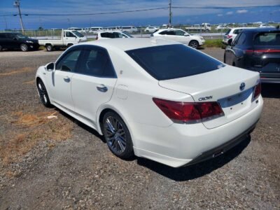 -- SOLD -- ✨ Toyota Crown Athlete 2015 Hybrid – Luxury & Economy ✨